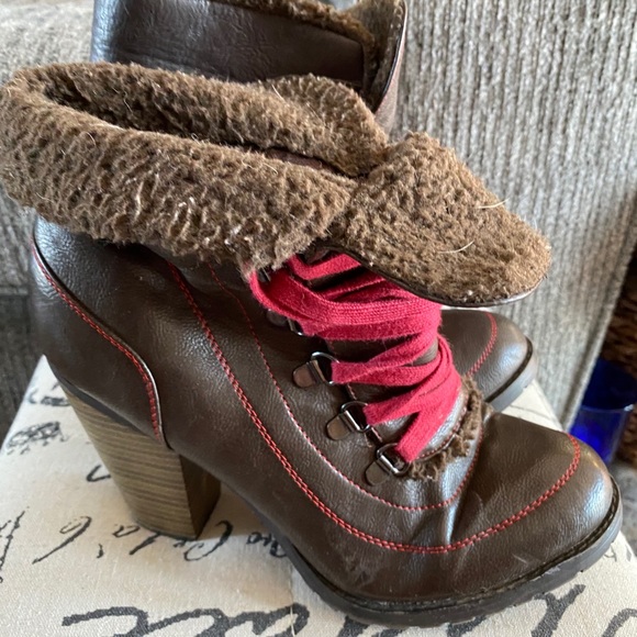 Women’s boots - Picture 2 of 3